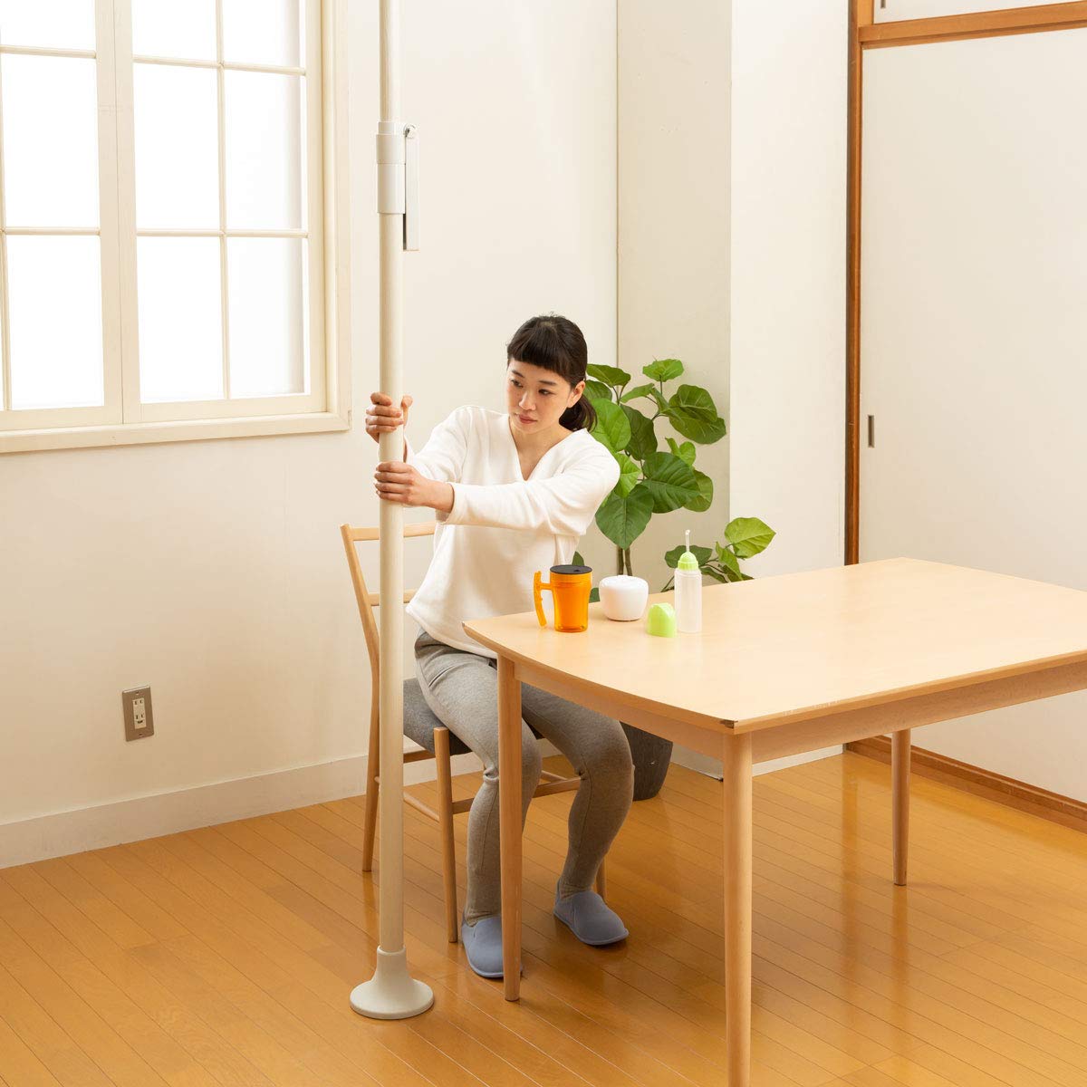 つかまりポール（丸型） HUH08-WT Amazon | 【幸和製作所】つかまりポール（丸型） ホワイト HUH08 屋内